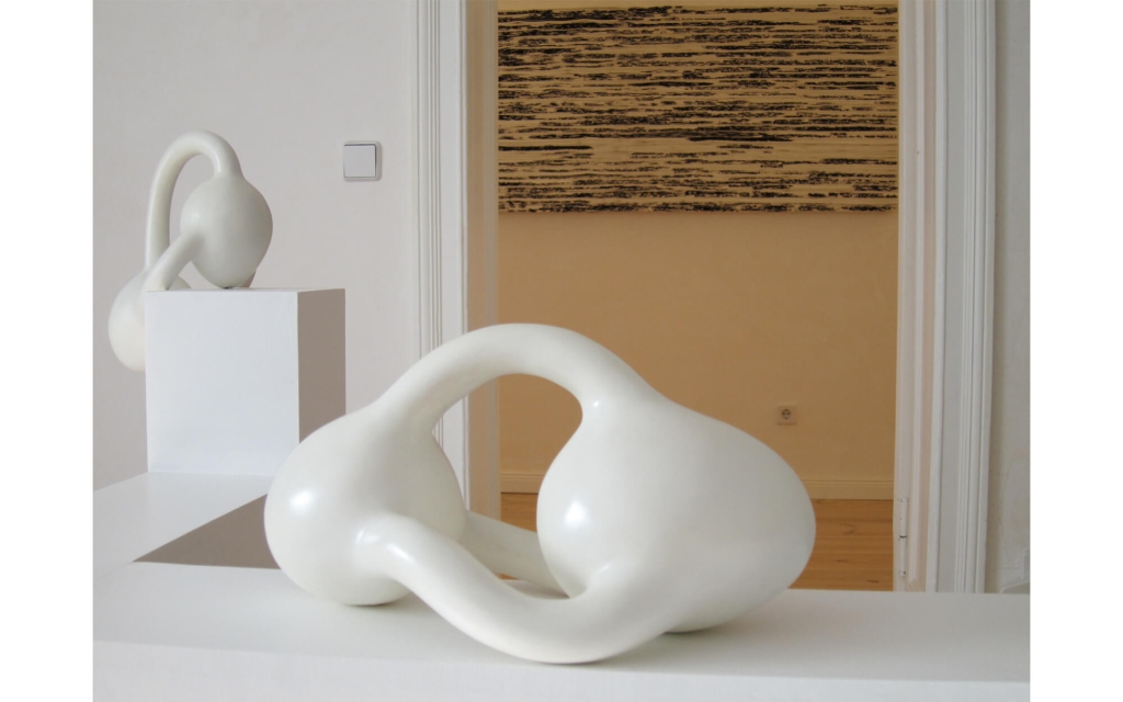 Renate Wiedemann - 14 Betrachtungen (14 Views). »Innige Beziehungen«, plaster sculptures